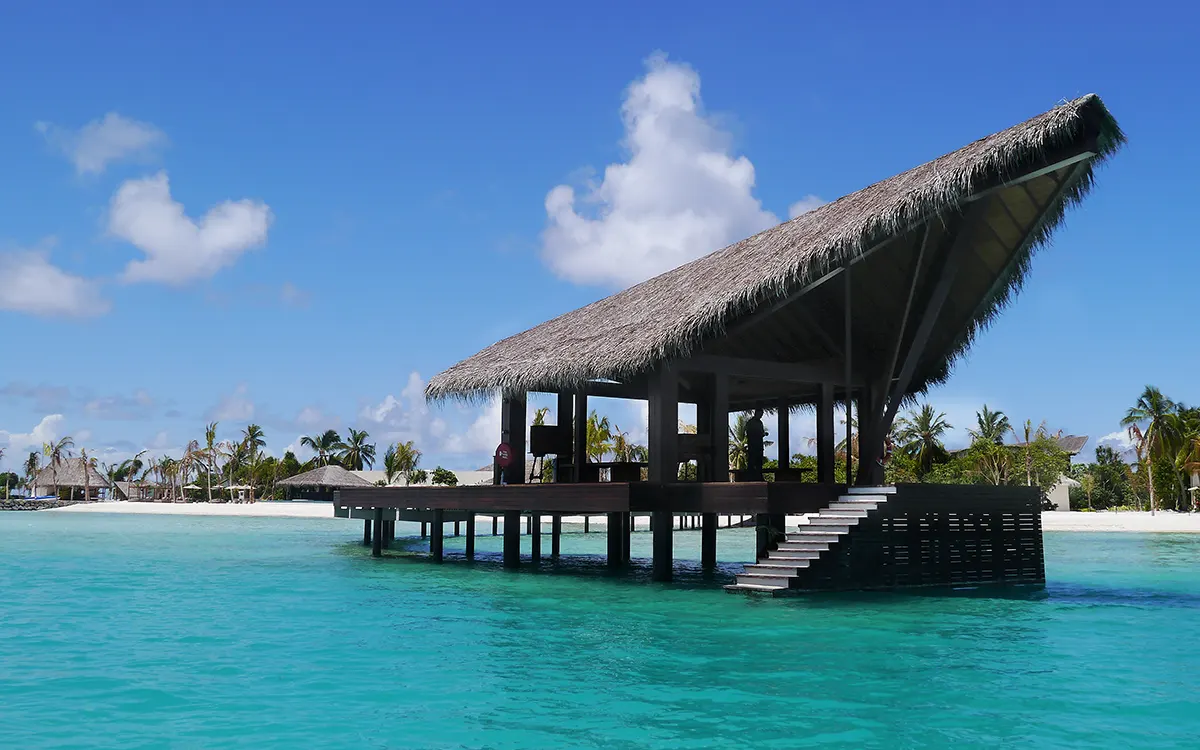llegada en un resort de lujo en maldivas